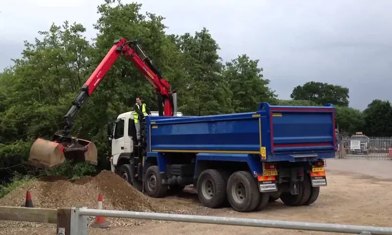 Skip Hire vs Grab Hire